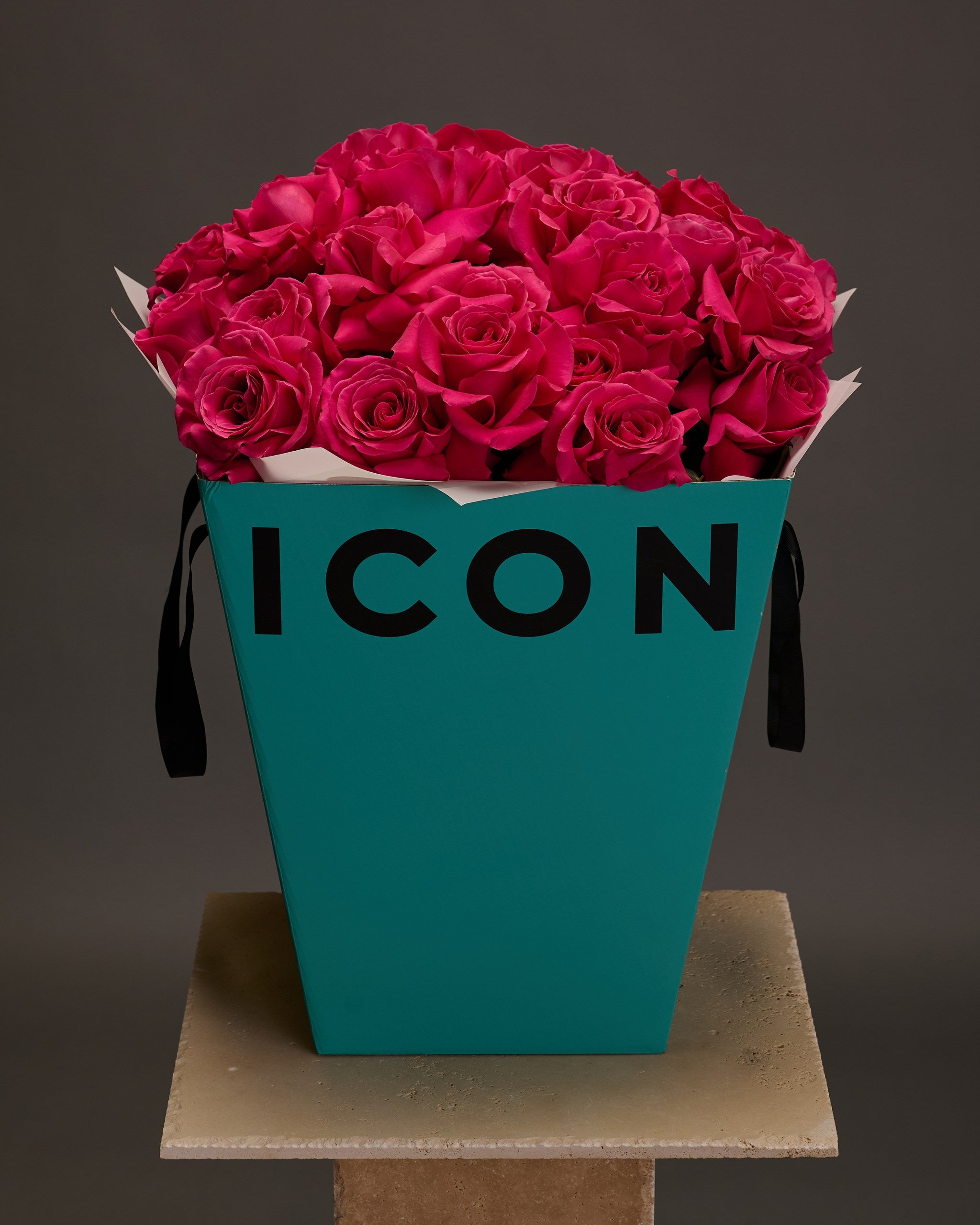 Fuchsia pink mono bouquet in Flower Icon's blue gift box – bold and vibrant rose arrangement