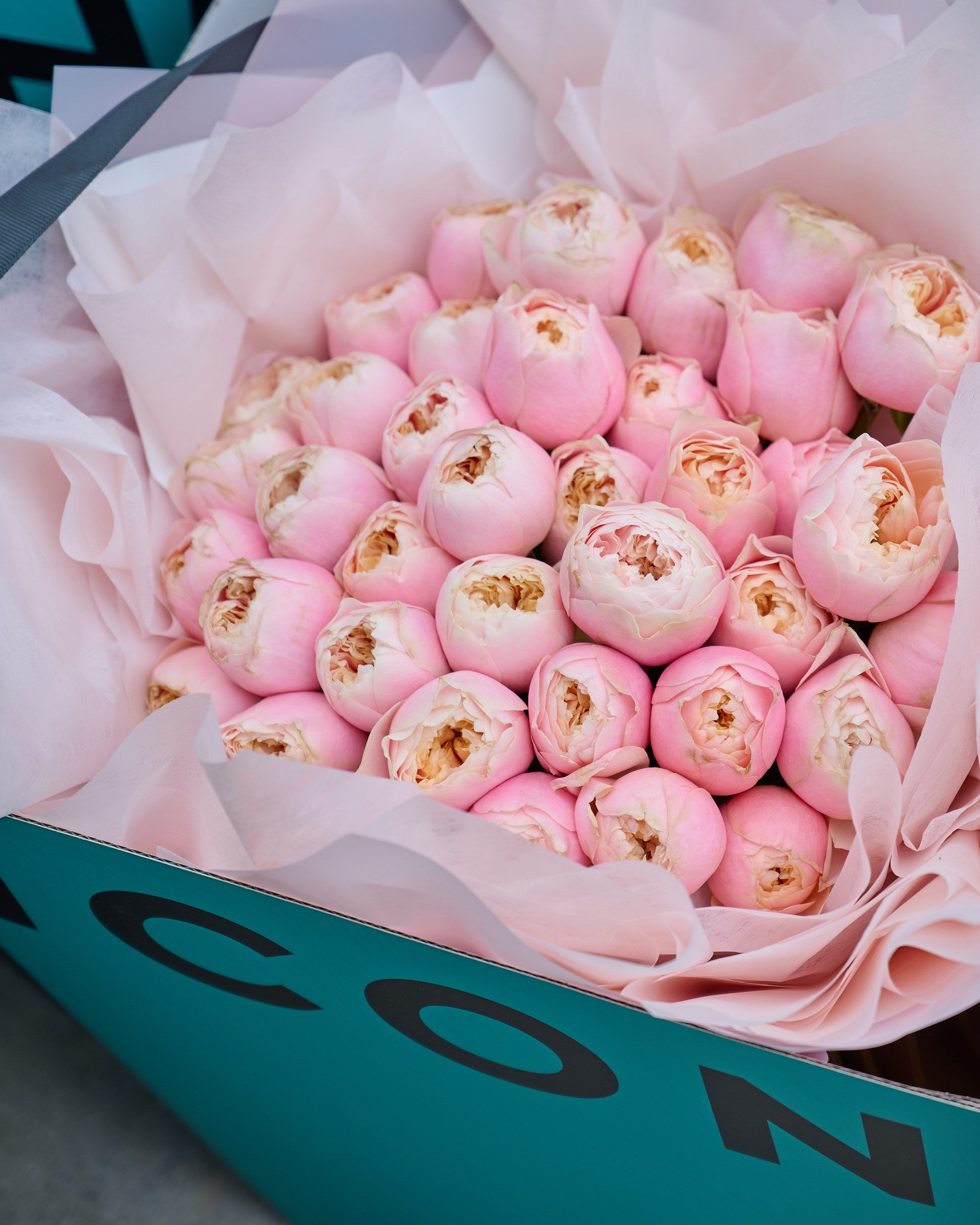 Stunning floral bouquets delivered to your doorstep