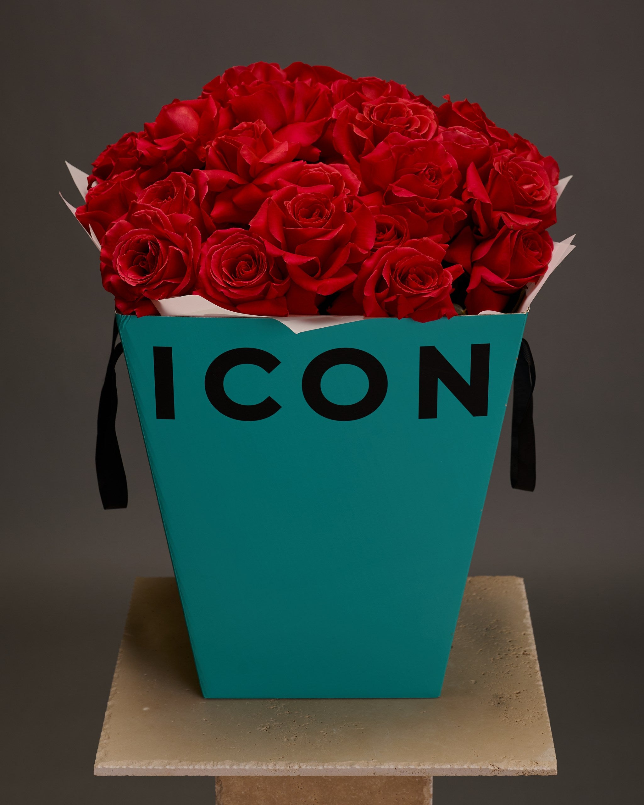 Classic mono bouquet of red roses in Flower Icon's blue gift box – romantic and elegant floral gift
